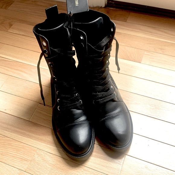 FOREVER 21 NWT SUPER CUTE COMBAT BOOTS WITH COTTON/TEXTURED SIDE SEE 3RD  PIC - Picture 2 of 4